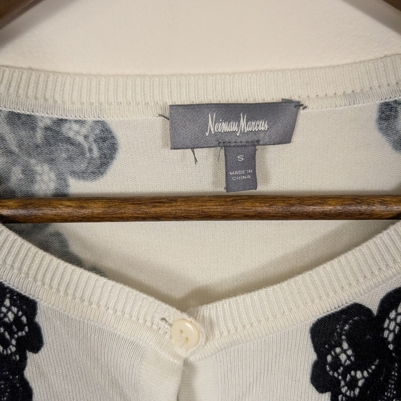 VINTAGE Nieman Marcus Rayon Black Lace Print & Ivory Knit Cardigan Sweater - Picture 3 of 7